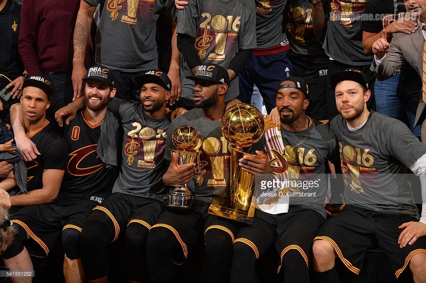 骑士历史首冠,2016勇士骑士总决赛g7