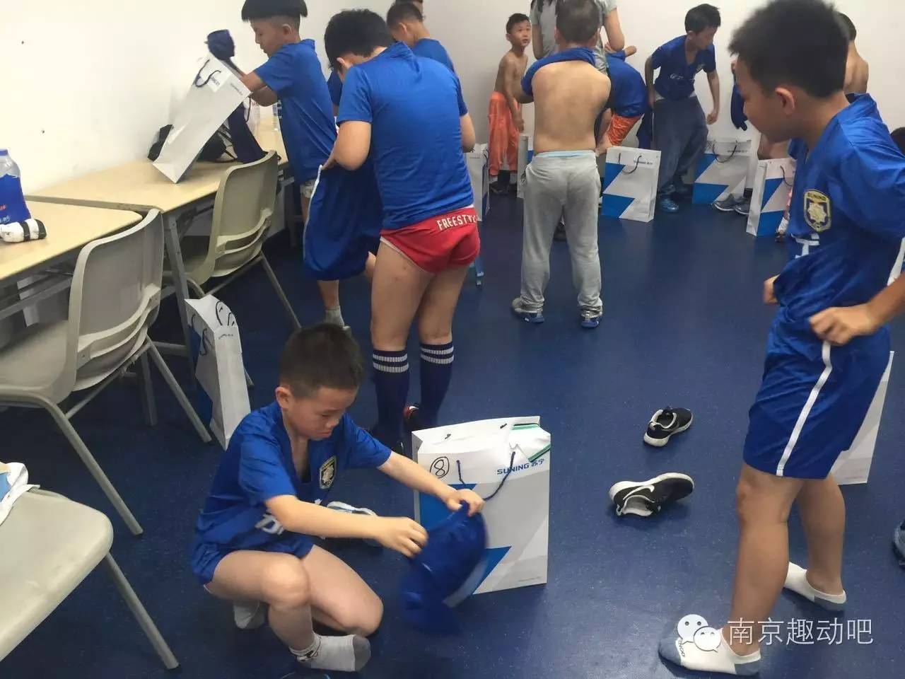 从男神经病到男神只差一个苏宁小球童的距离~