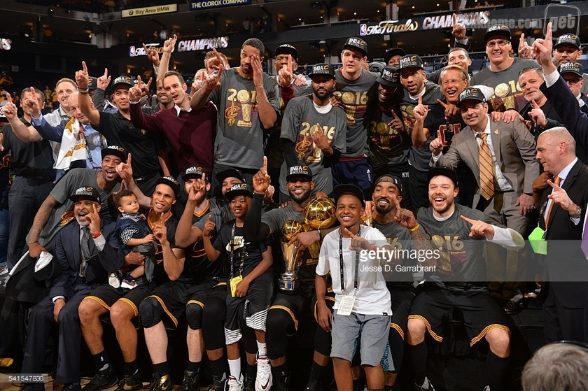 骑士历史首冠,2016勇士骑士总决赛g7