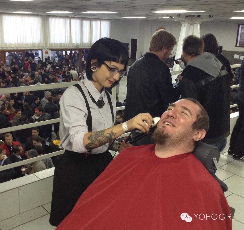 男生爱得要死的美式理发也是女生潮流，不过女生理发师更酷！