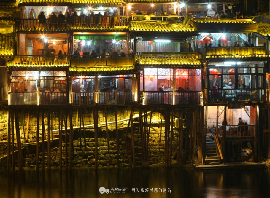 边城的写作视角,光线文字素材