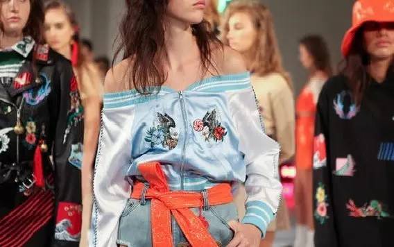 这个英国品牌又潮又有趣，最重要的是设计师型过金城武