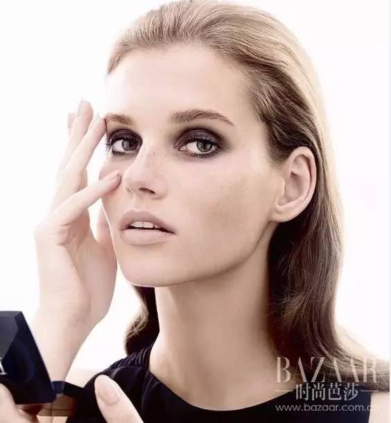 爱出油爱脱妆怎么办,还在为夏天爱出油脱妆烦恼