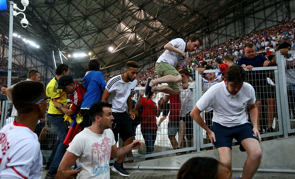 欧洲杯英国俄罗斯打架,欧洲杯爆发严重冲突篮球