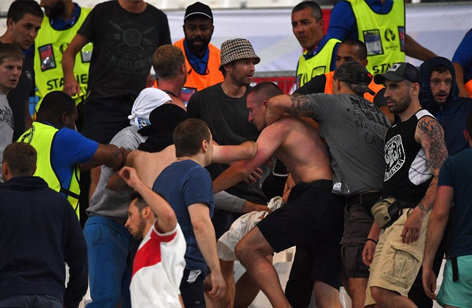 欧洲杯英国俄罗斯打架,欧洲杯爆发严重冲突篮球