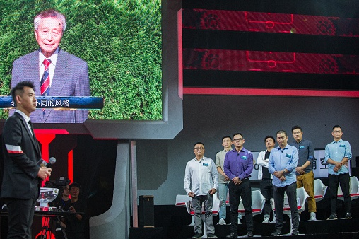 世界杯足球燃爆全场,足球世界杯开幕式超燃