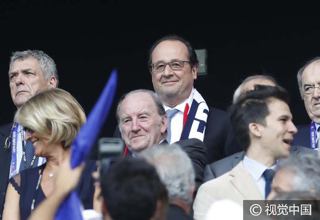 法兰西足球夺冠符合剧情需要！一座欧洲杯可以祭奠枪击爆炸案冤魂