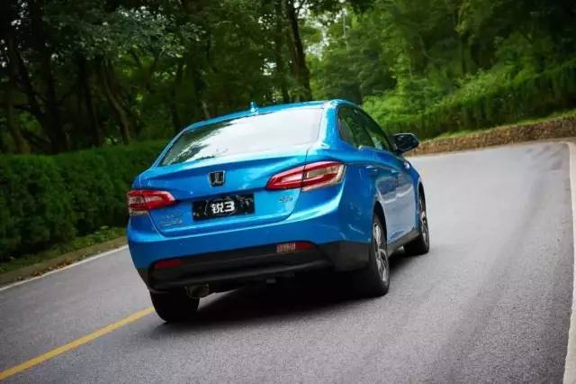 试驾纳智捷锐3：入门家轿？好用就是王道！