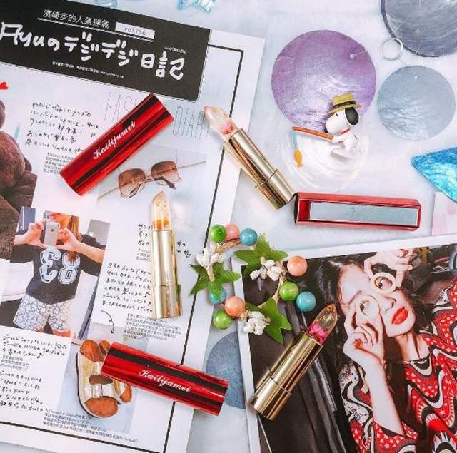 网络爆*K红**ailijumei果冻口红，这朵花就是点睛之笔！