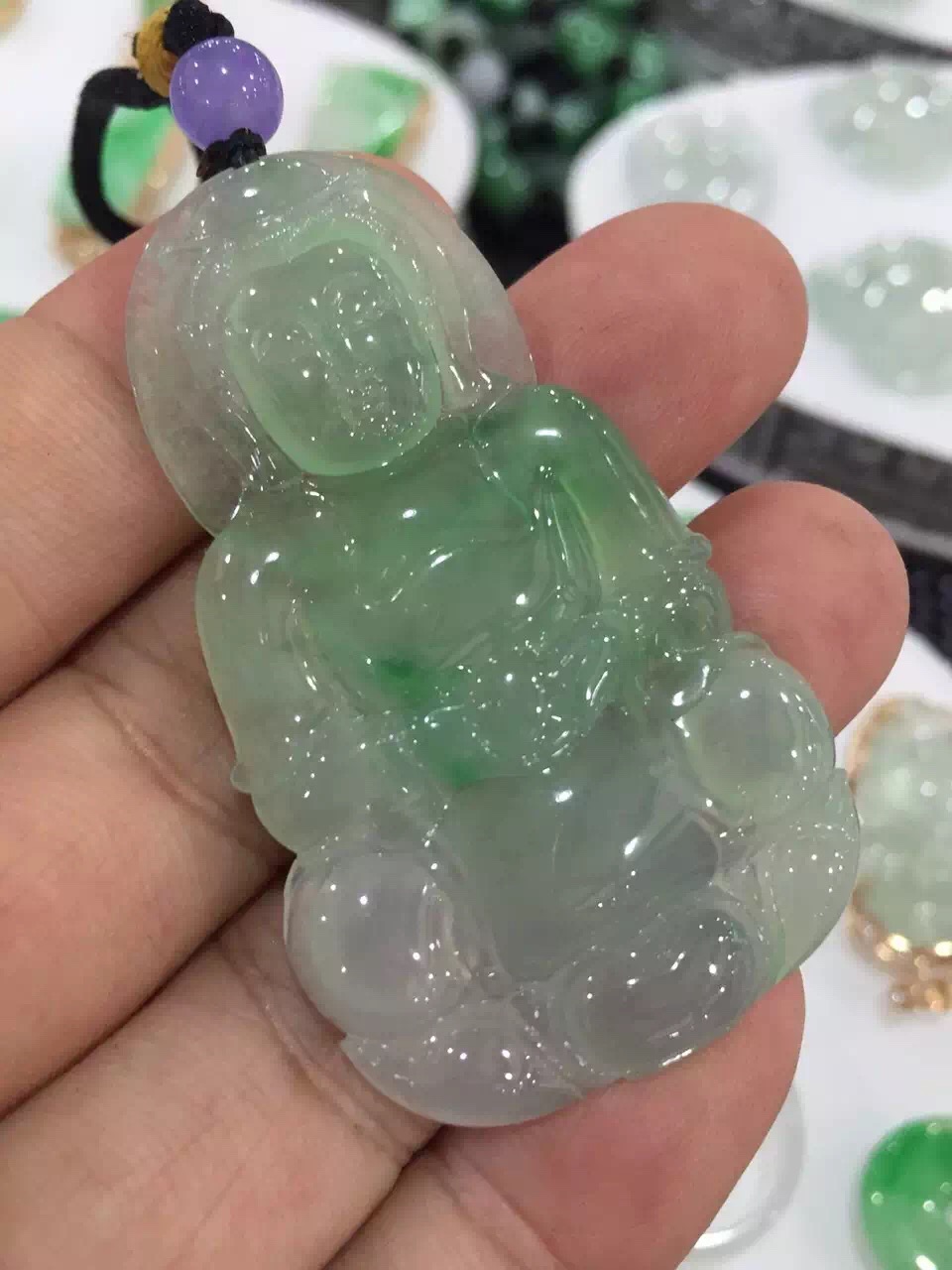 做微商如何描述翡翠产品 (做翡翠微商的都出入高档酒店吗)