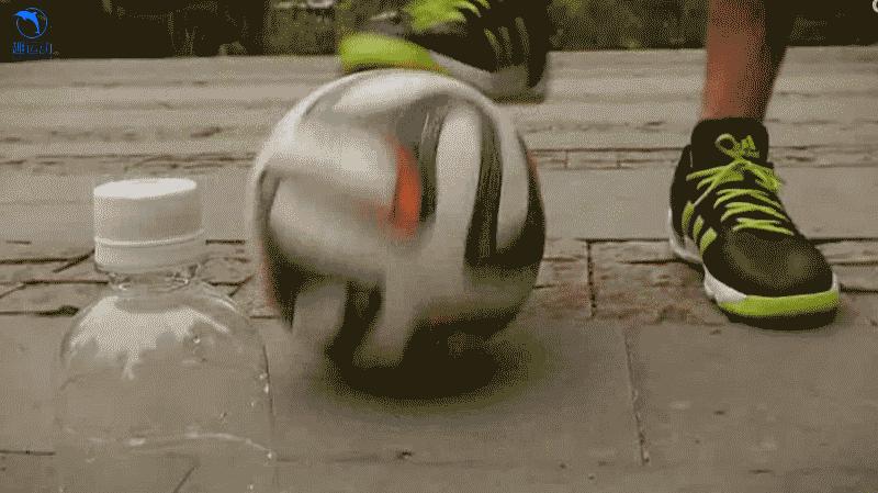 炸球转身过人帅气动作,足球拉球转身过人教学视频