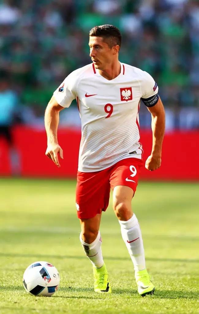 欧洲杯最贵的球星,2016欧洲杯c罗球鞋