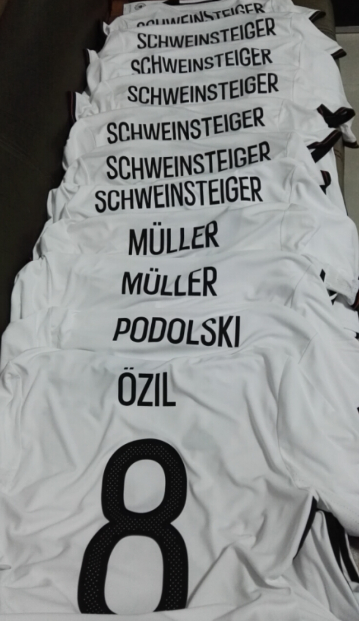 球衣穿久了，印号总会黏黏糊糊的甚至掉下来，这究竟怎么破？