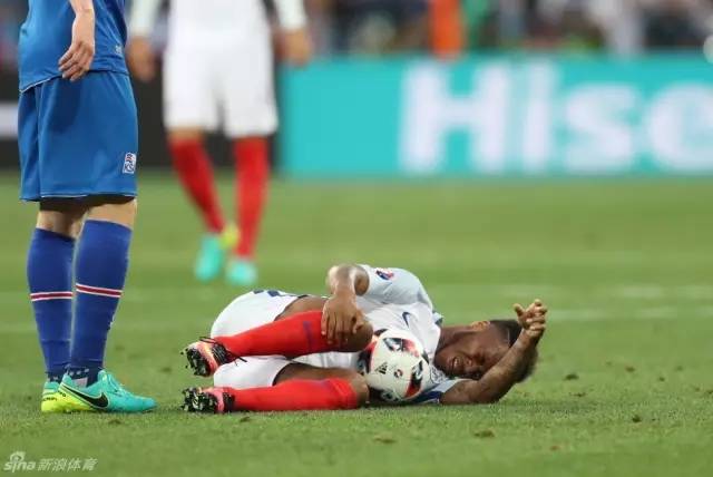 冰岛战胜英格兰冰岛国内的场景,冰岛男足逆转英格兰