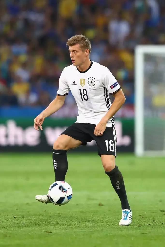 欧洲杯最贵的球星,2016欧洲杯c罗球鞋