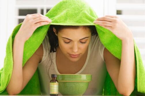 精油的正确使用视频,玫瑰精油的功效与作用及使用方法