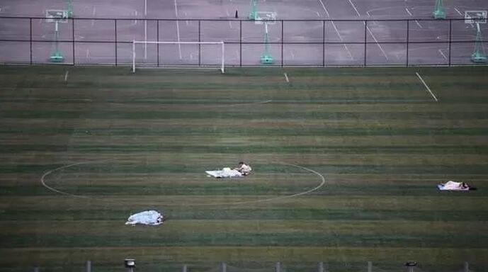 海黄手串发干怎么处理,海黄手串开裂继续盘会怎么样