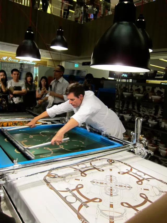 爱马仕丝巾凭什么这么贵？