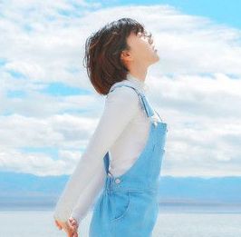 短发如何睡觉才能避免翘起,短发睡觉翘起来有什么好方法