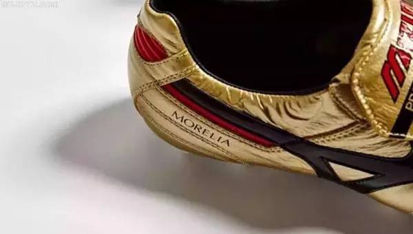 还有谁？！让你轻松拥有比球星更酷的战靴｜发现定制