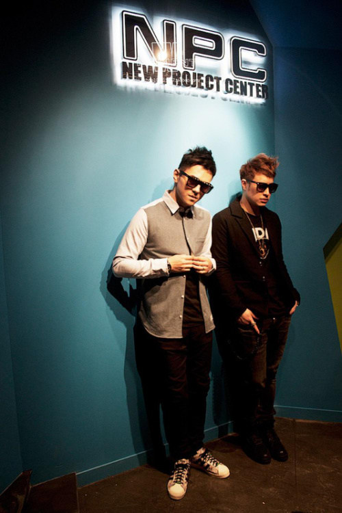 郑恺王嘉尔潮牌,余文乐开的潮牌店