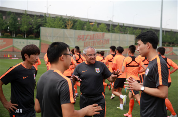 郑铮的伤病,郑铮德国手术