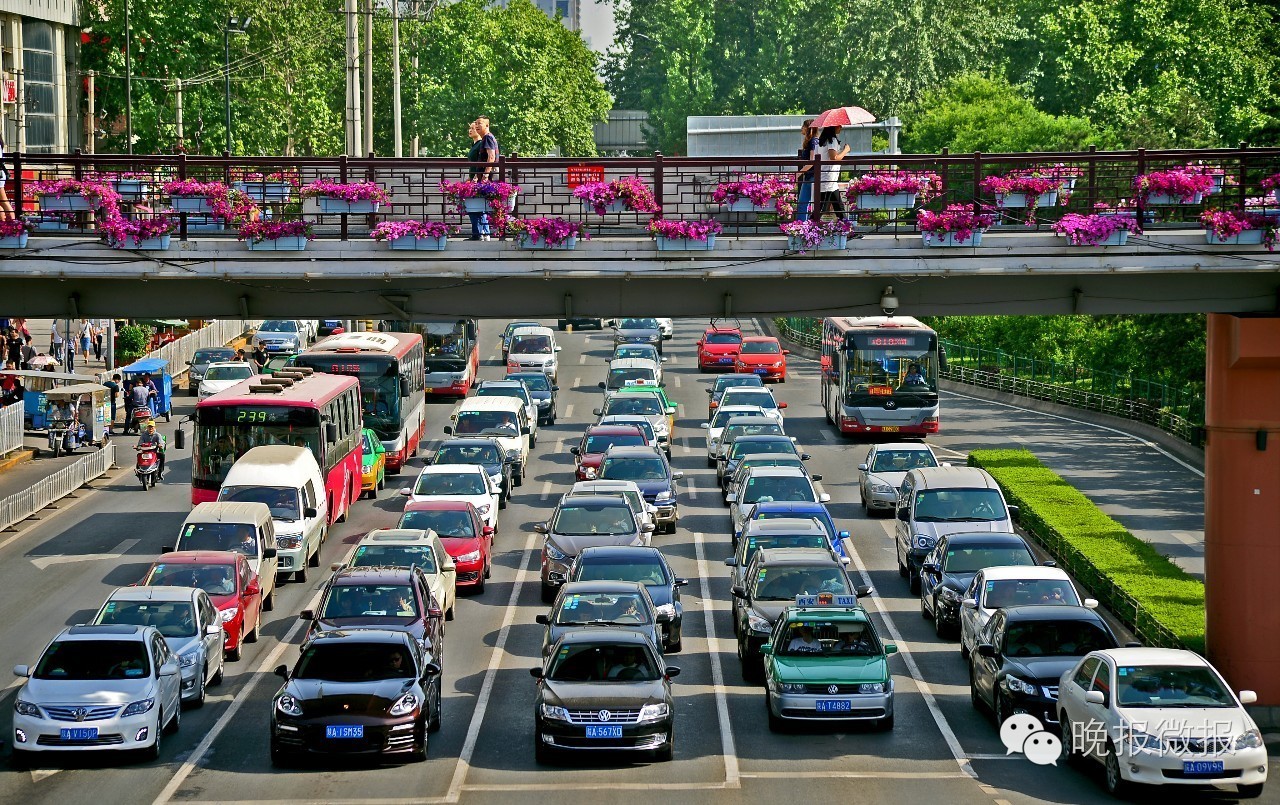 西安市机动车突破250辆大关平均每3.48人拥有一辆车