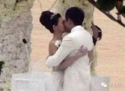 大部分人接吻是怎么吻的,婚礼上的亲吻是怎么吻的