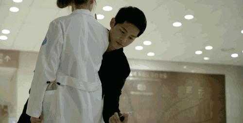 太阳的后裔解救乔妹全过程,太阳的后裔乔妹搭配