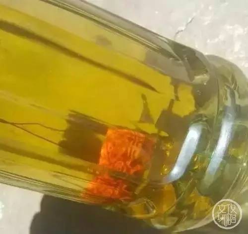 老婆和妈掉水里先救谁正确答案,媳妇和孩子掉水里先救谁最佳答案