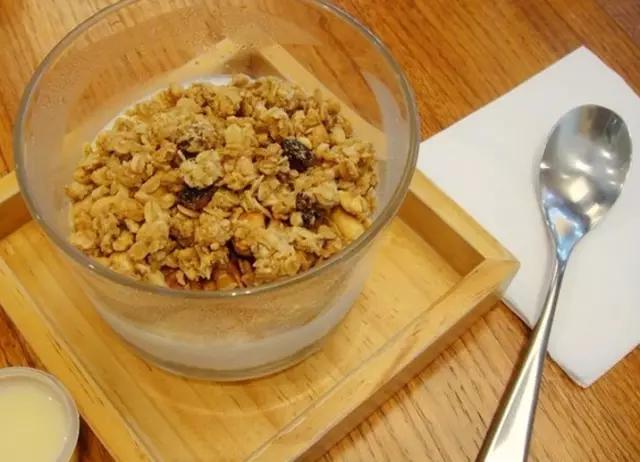 酸奶是疯了么、和谁都能有一腿、这么*交滥**真的好么？