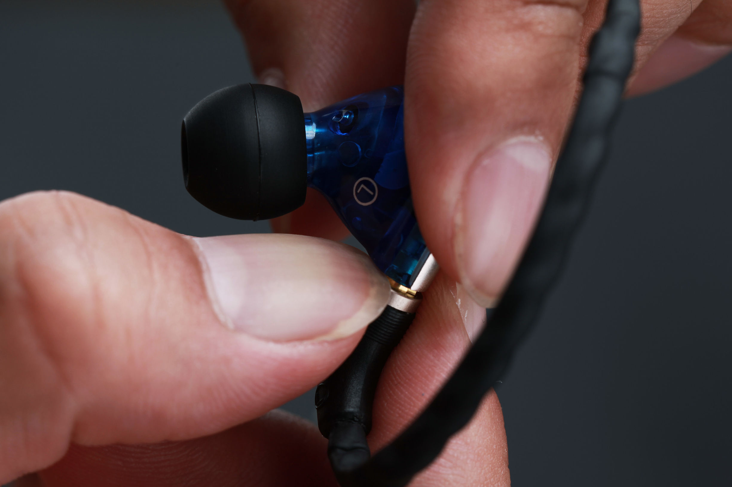 带线的耳机怎么拆卸,拆卸耳机线方法