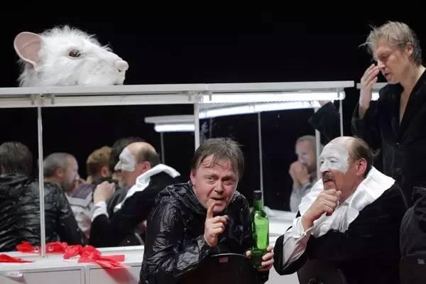 谁在那儿，发出哈姆雷特之叹？立陶宛OKT剧院与NTlive版