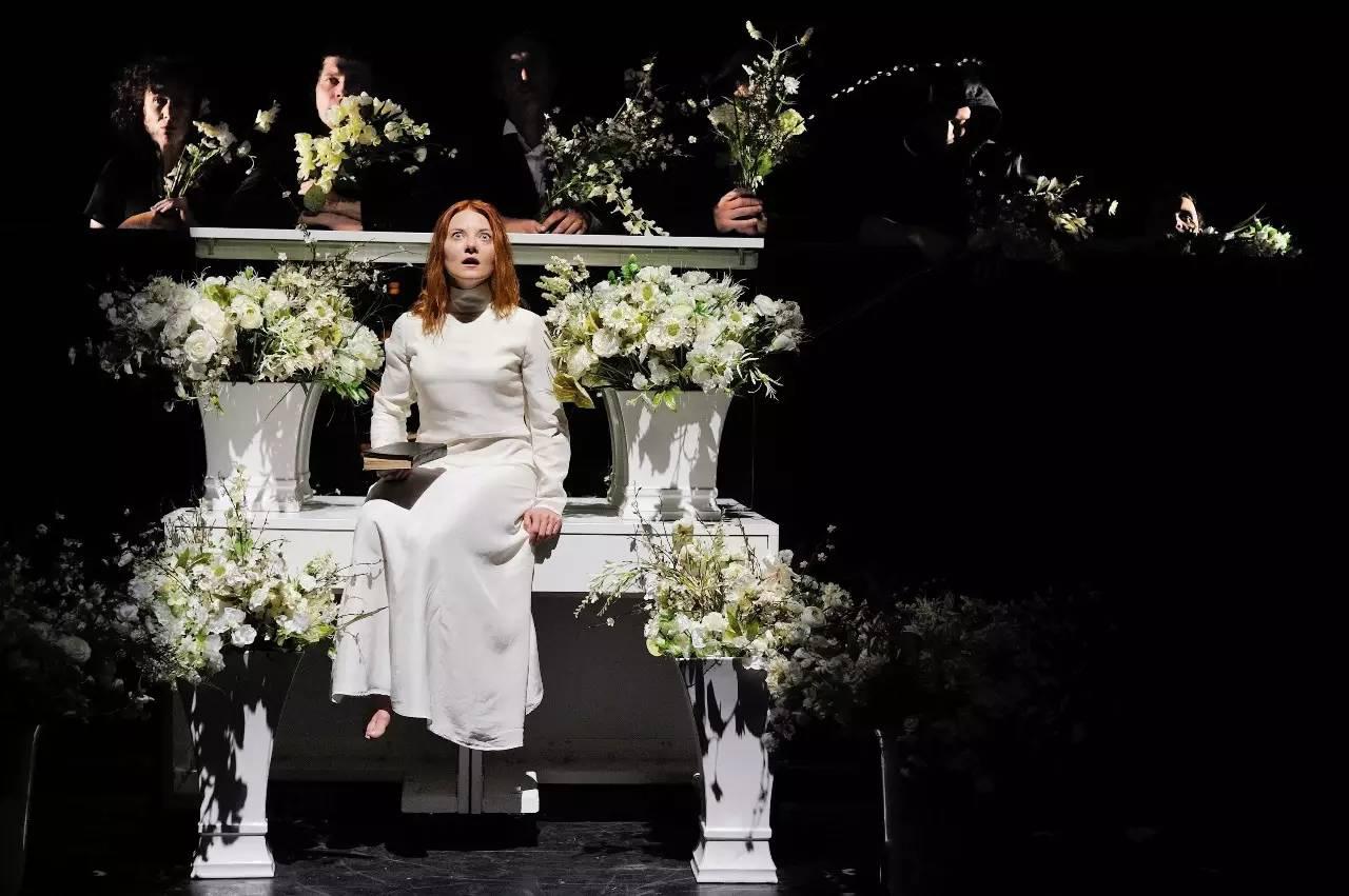 谁在那儿，发出哈姆雷特之叹？立陶宛OKT剧院与NTlive版