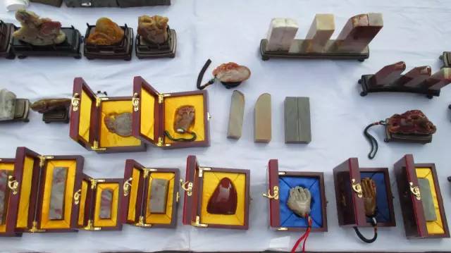 鍗氶泤鐭宠僵,鍗氶泤杞╁灞辩煶