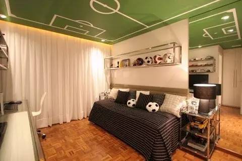 我和足球哪个分量更重？别闹了，当然是你重咯~