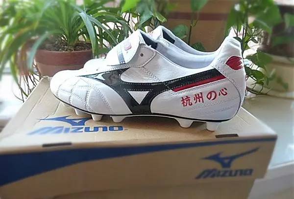 还有谁？！让你轻松拥有比球星更酷的战靴｜发现定制