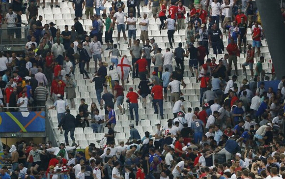 足球流氓闹事,足球十大暴力事件排名