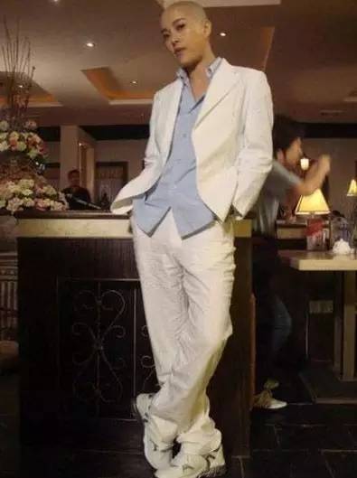 就算爱豆变光头，仍然是迷妹们最喜欢的一颗卤蛋。