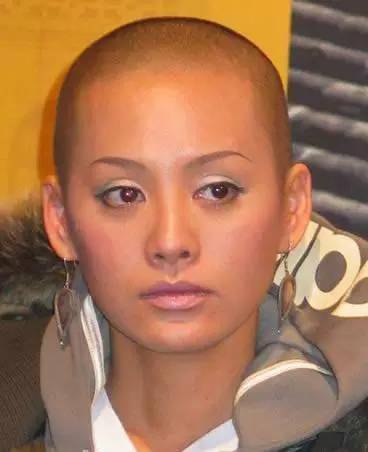 就算爱豆变光头，仍然是迷妹们最喜欢的一颗卤蛋。