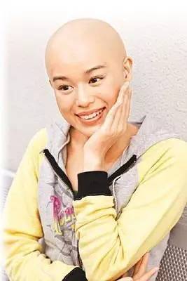 就算爱豆变光头，仍然是迷妹们最喜欢的一颗卤蛋。