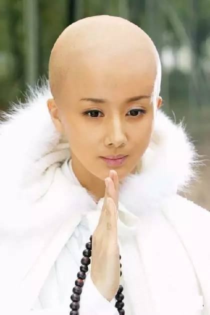 就算爱豆变光头，仍然是迷妹们最喜欢的一颗卤蛋。