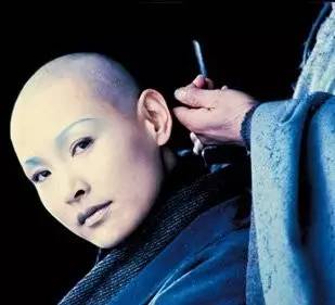 就算爱豆变光头，仍然是迷妹们最喜欢的一颗卤蛋。