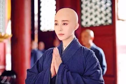 就算爱豆变光头，仍然是迷妹们最喜欢的一颗卤蛋。