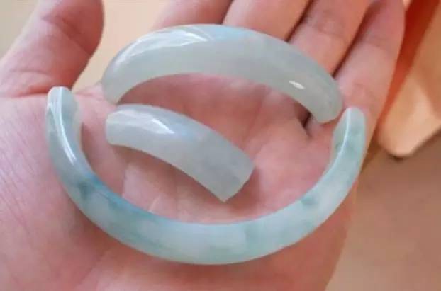 熊孩子把玉镯弄碎了怎样教育,孩子把玉镯子碰掉