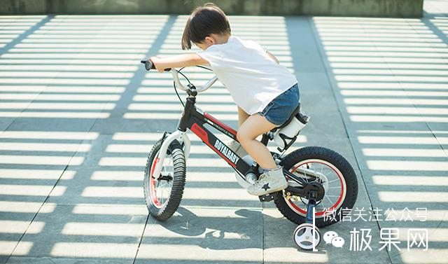 这辆美亚销量第一的童车，孩子骑上想摔跤都难