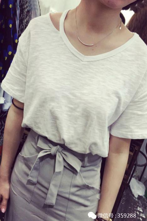 夏季新款露肩宽松t恤 (露肩薄款时尚t恤)