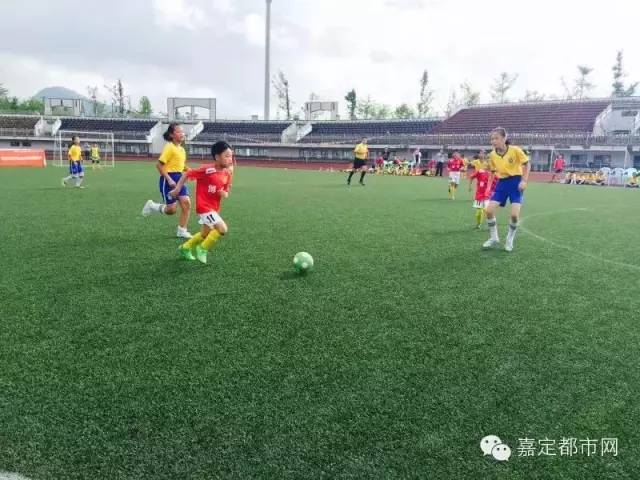 嘉定搏击长空足球俱乐部青训,寒假足球训练营上海