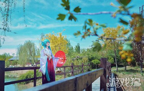 初音miku星与雪的公主cosplay,cosplay初音黑长辫子