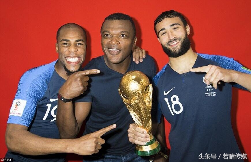 世界杯不落幕｜你以为少年看的是足球和漫画？其实是青春啊